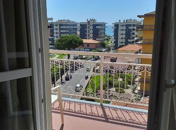 Via dei Mille 1, centrale e vista mare